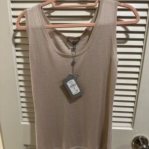 NWT Neiman Marcus brand 100% Cashmere shelI/tank in Ivory, size small.